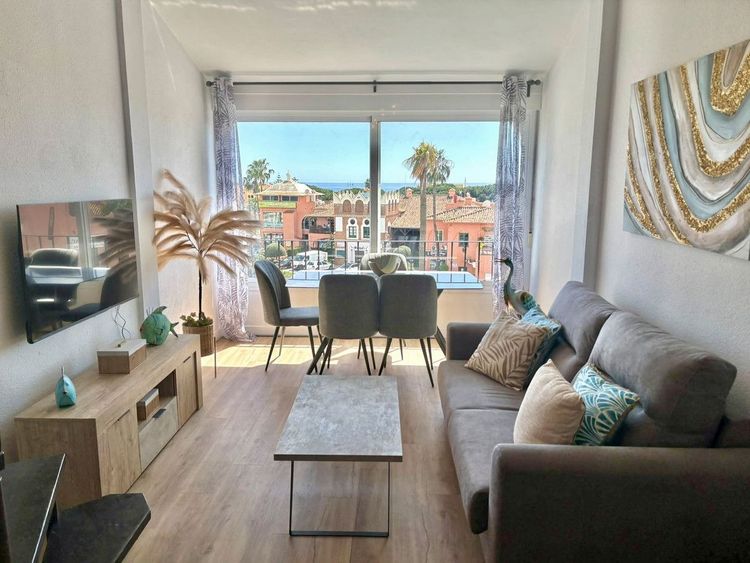 Apartment | Resale in Calahonda in Calahonda, Costa del Sol - Photo 2