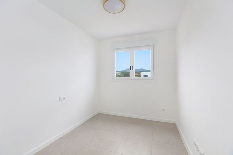 Penthouse | Resale in Estepona in Estepona, Costa del Sol - Photo 4