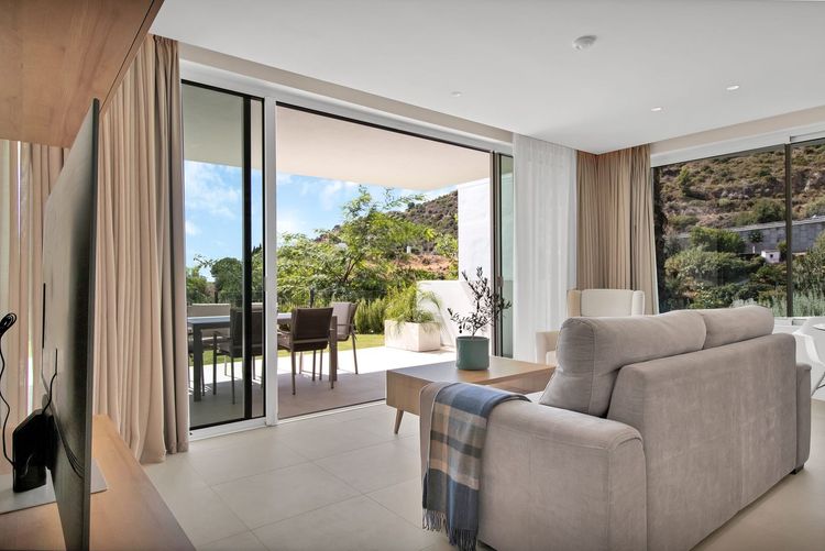 Apartment | Resale in Ojén in Ojén, Costa del Sol - Photo 4