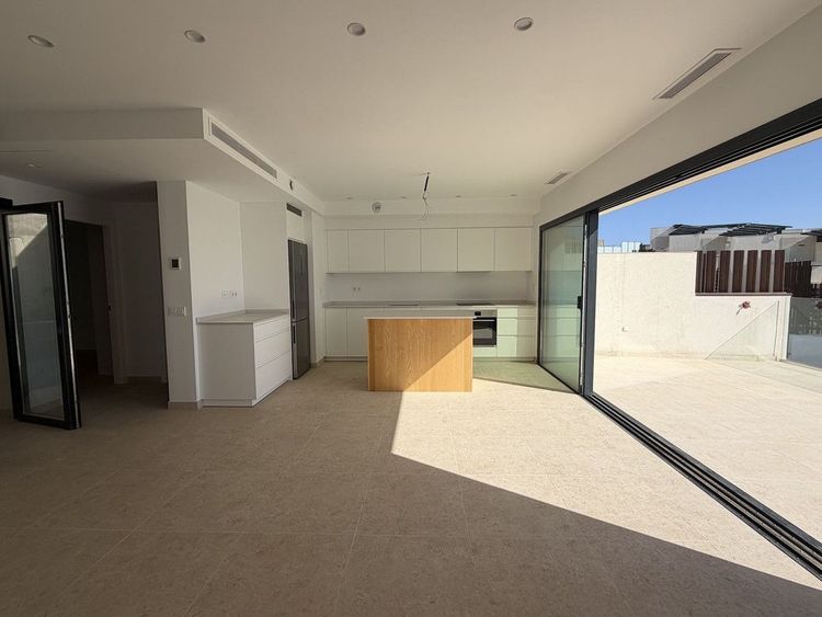 House | Resale in Torrox Costa in Torrox Costa, Costa del Sol - Photo 3