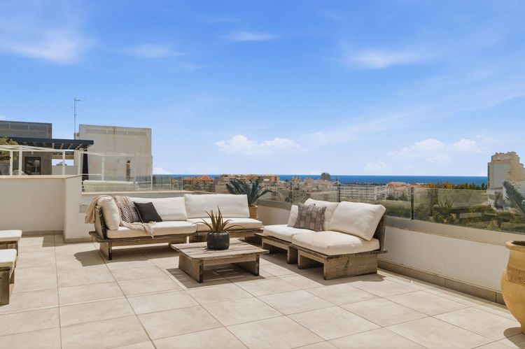 Penthouse | Resale in Estepona in Estepona, Costa del Sol - Photo 2