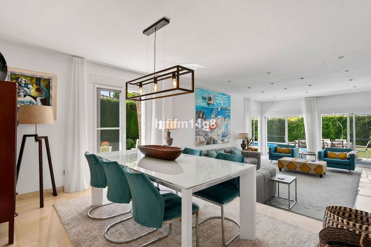 House | Resale in Nueva Andalucía in Nueva Andalucía Others, Costa del Sol - Photo 5