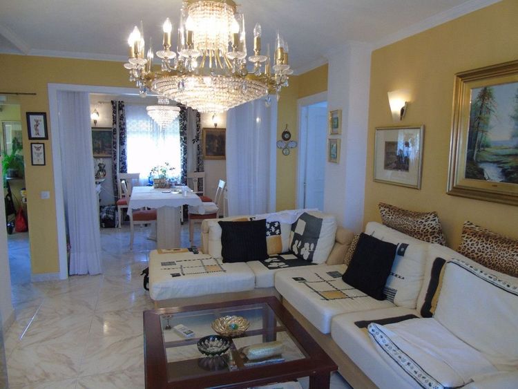 Apartment | Resale in Benalmadena in Benalmadena Others, Costa del Sol - Photo 2