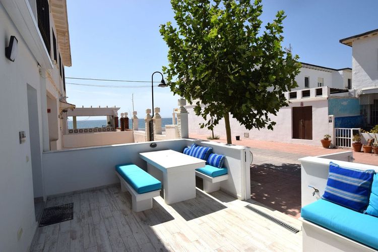 House | Resale in La Cala de Mijas in La Cala de Mijas, Costa del Sol - Photo 5
