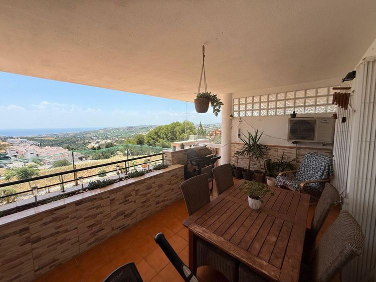 Apartment | Resale in Doña Julia in Doña Julia, Costa del Sol - Photo 2