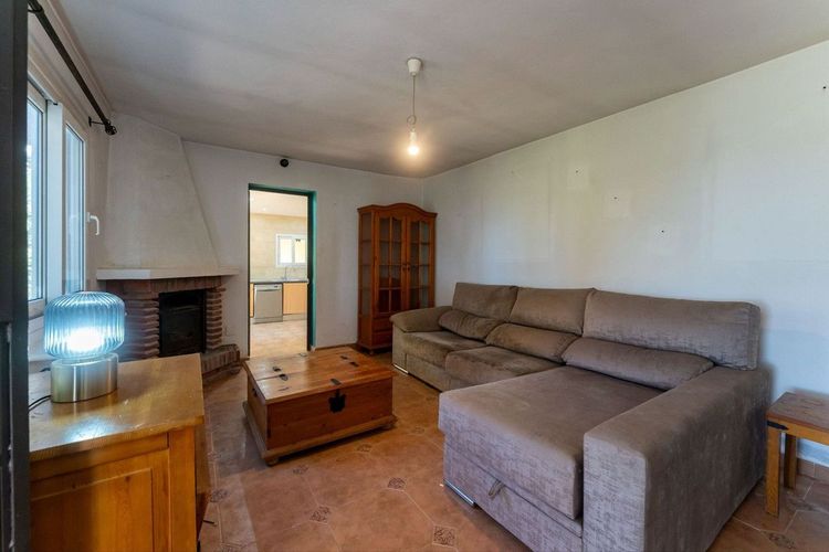 House | Resale in Ojén in Ojén, Costa del Sol - Photo 3