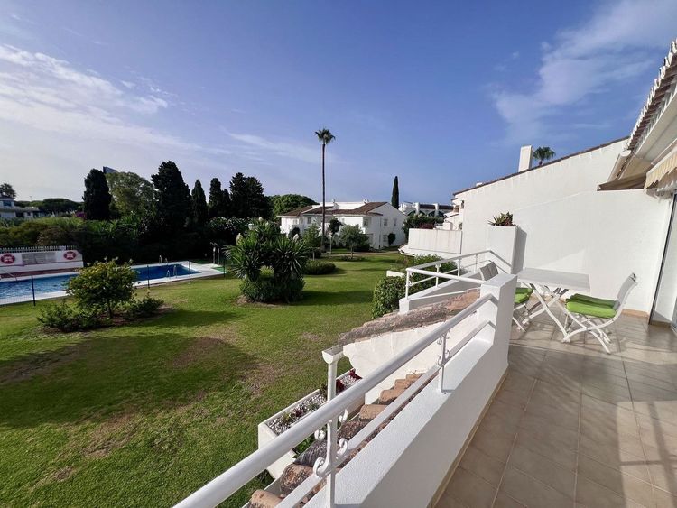 Penthouse | Resale in El Paraiso in El Paraiso, Costa del Sol - Photo 2