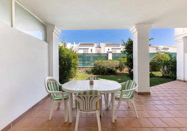 Apartment | Resale in Nueva Andalucía in Nueva Andalucía Others, Costa del Sol - Photo 2