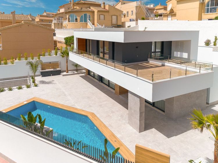 House | Resale in Rojales in Rojales, Rosales / Quesada, Costa Blanca - Photo 4