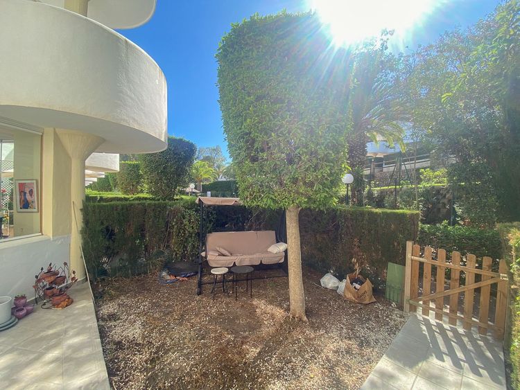 Apartment | Resale in Calahonda in Calahonda, Costa del Sol - Photo 2