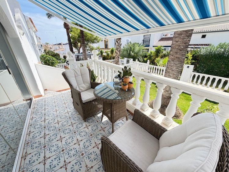 House | Resale in Villamartin in Villamartin, Orihuela Costa, Costa Blanca - Photo 2