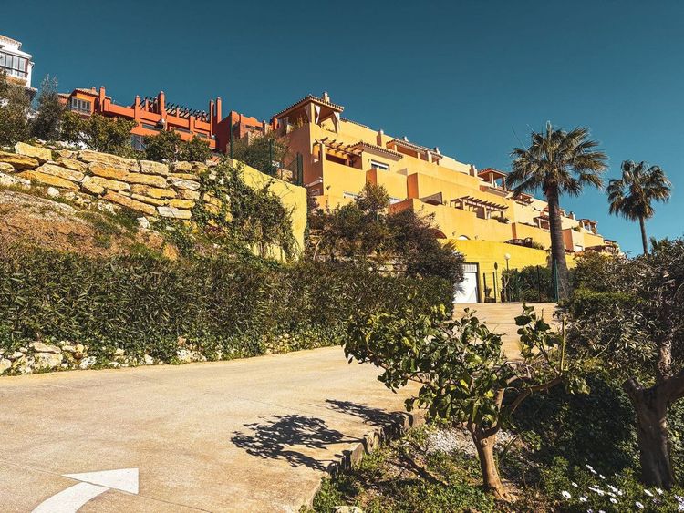 Apartment | Resale in Calahonda in Calahonda, Costa del Sol - Photo 2