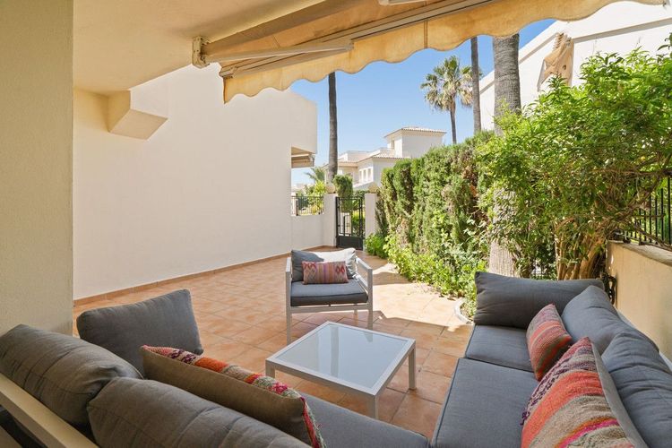 House | Resale in Costabella in Costabella, Marbella East, Costa del Sol - Photo 3