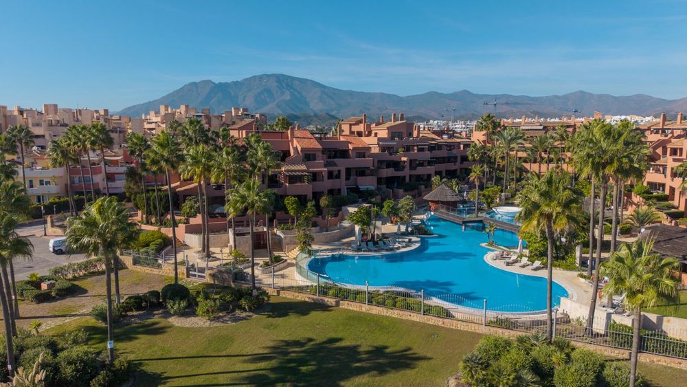 Penthouse | Resale in Estepona in Estepona, Costa del Sol - Main property photo
