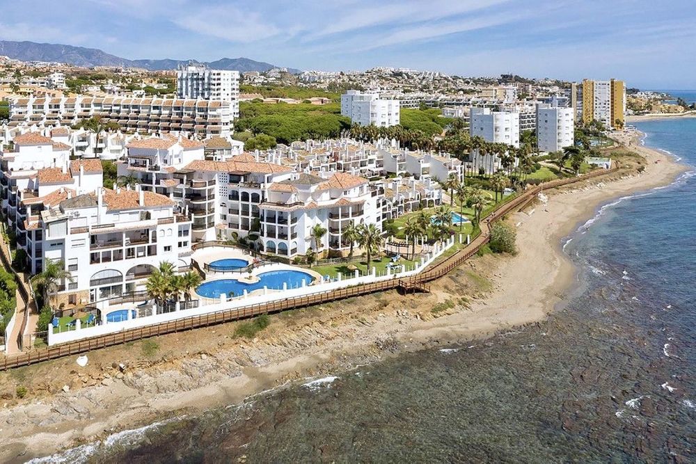 Apartment | Resale in Calahonda in Calahonda, Costa del Sol - Main property photo