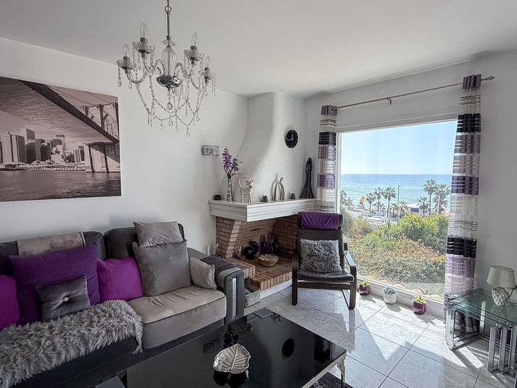 House | Resale in Torrox Costa in Torrox Costa, Costa del Sol - Photo 5