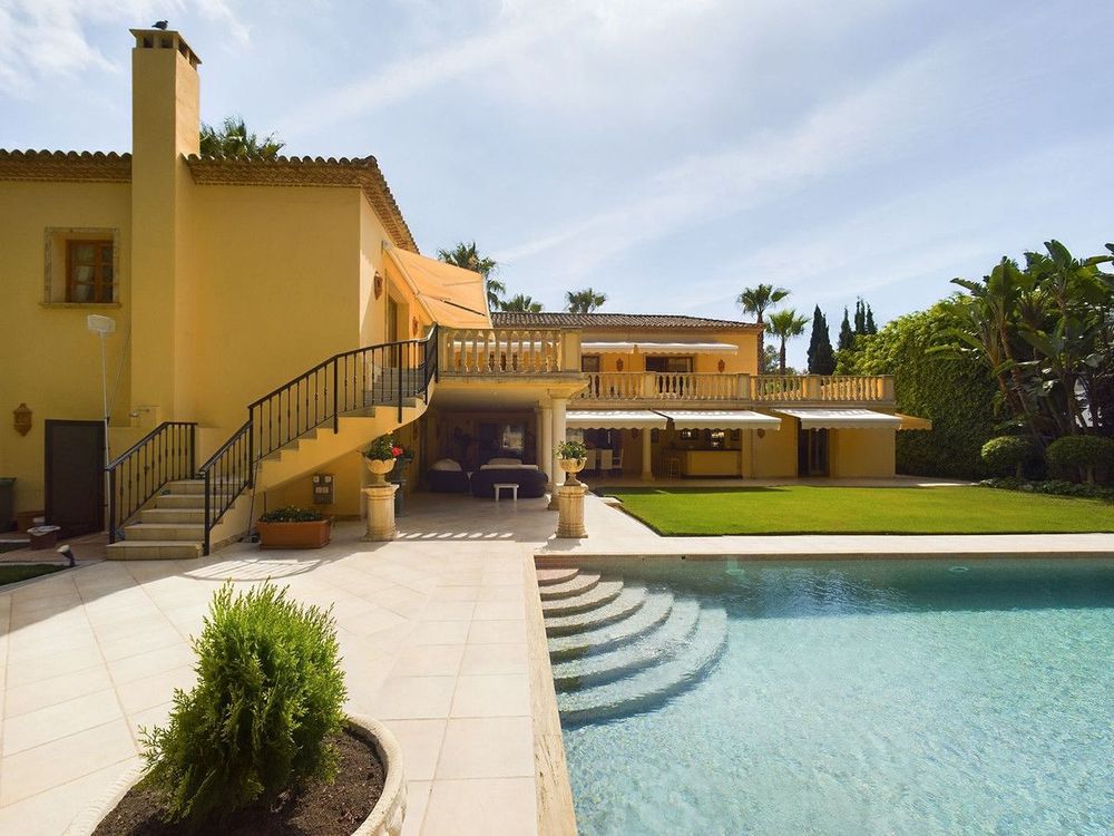 House | Resale in Nueva Andalucía in Nueva Andalucía Others, Costa del Sol - Main property photo