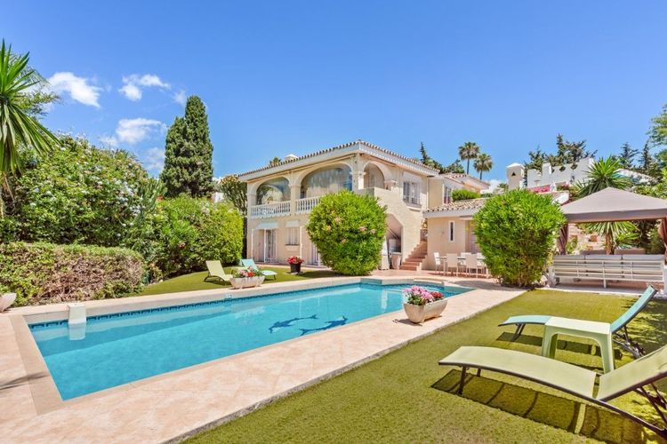 House | Resale in Marbella in Marbella, Costa del Sol - Photo 2