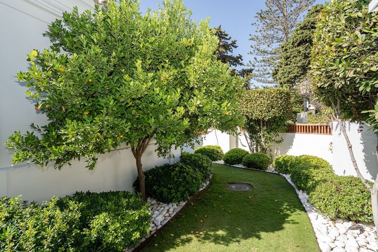 House | Resale in Guadalmina Baja in Guadalmina Baja, Costa del Sol - Photo 5