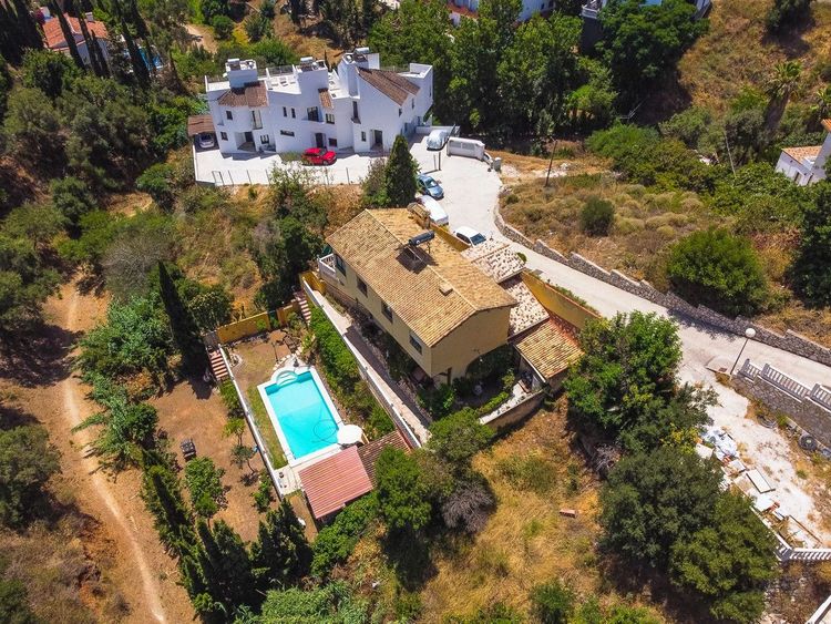 House | Resale in Torreblanca in Torreblanca, Costa del Sol - Photo 4