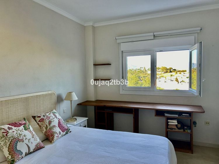 Apartment | Resale in New Golden Mile in New Golden Mile, Costa del Sol - Photo 3