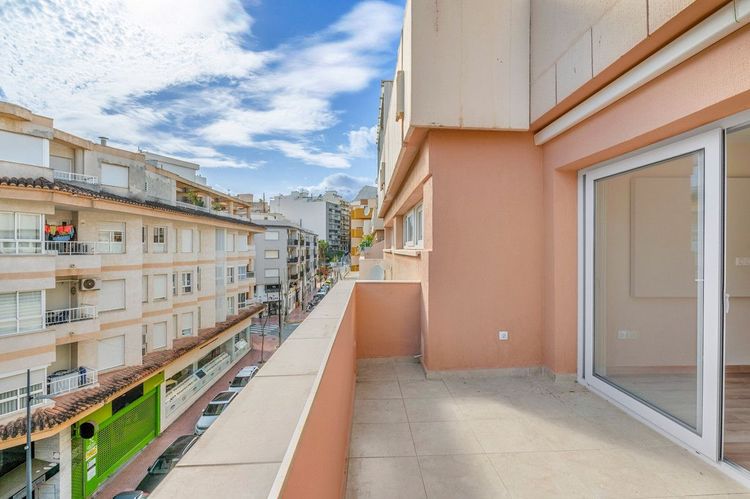 Apartment | Resale in Calpe in Calpe, Costa Blanca - Photo 2