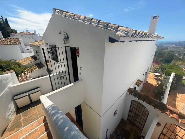 House | Resale in Mijas in Mijas Others, Costa del Sol - Photo 2