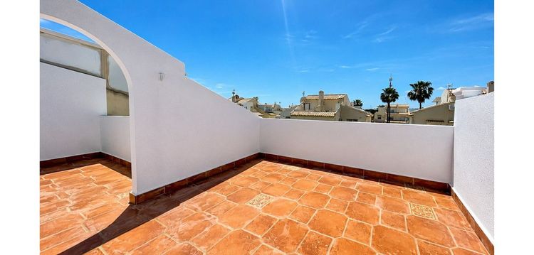 House | Resale in Playa Flamenca in Playa Flamenca, Costa Blanca - Photo 2