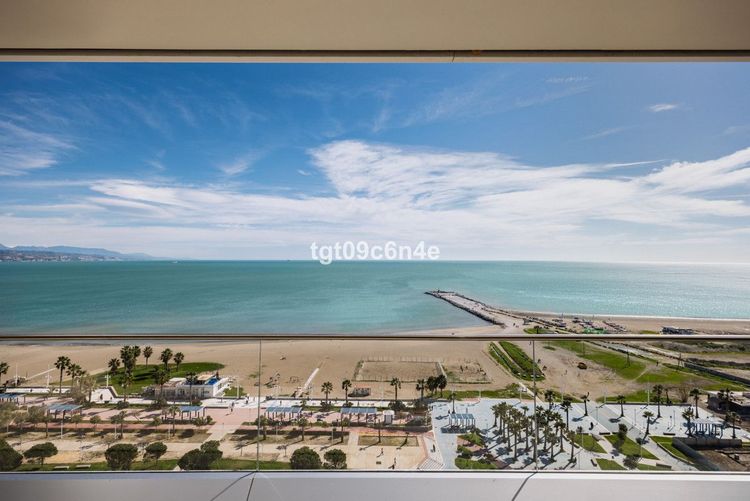 Apartment | Resale in Málaga in Málaga, Costa del Sol - Photo 2