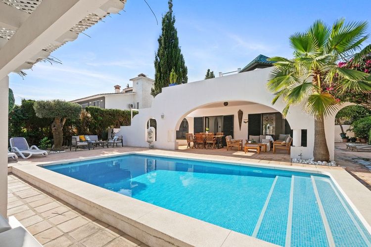 House | Resale in Marbella in Marbella Others, Costa del Sol - Photo 4