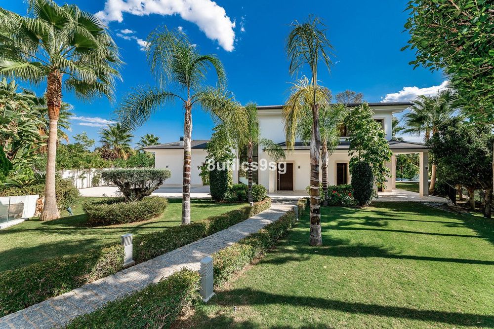 House | Resale in Nueva Andalucía in Nueva Andalucía Others, Costa del Sol - Main property photo