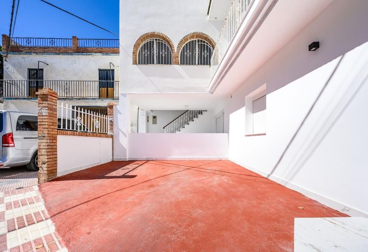 listing card gallery