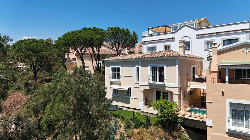 House | Resale in Nueva Andalucía in Nueva Andalucía Others, Costa del Sol - Main property photo