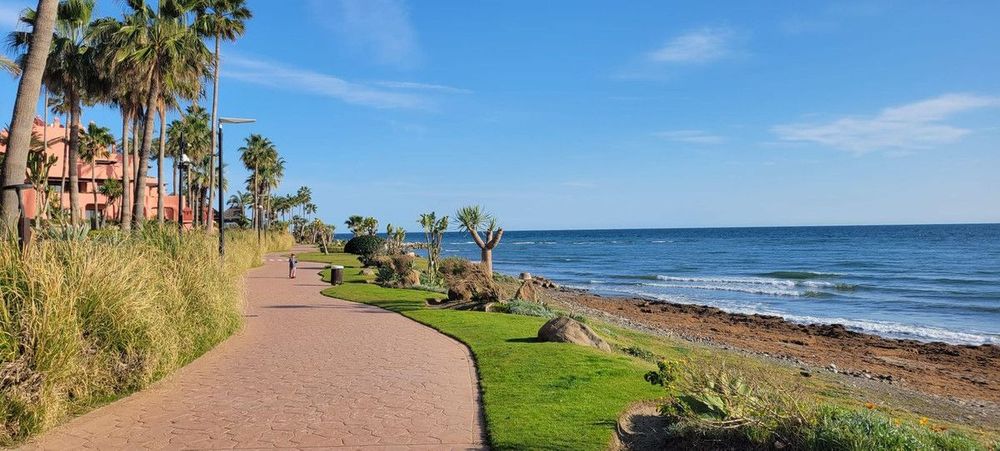 Apartment | Resale in Calahonda in Calahonda, Costa del Sol - Main property photo