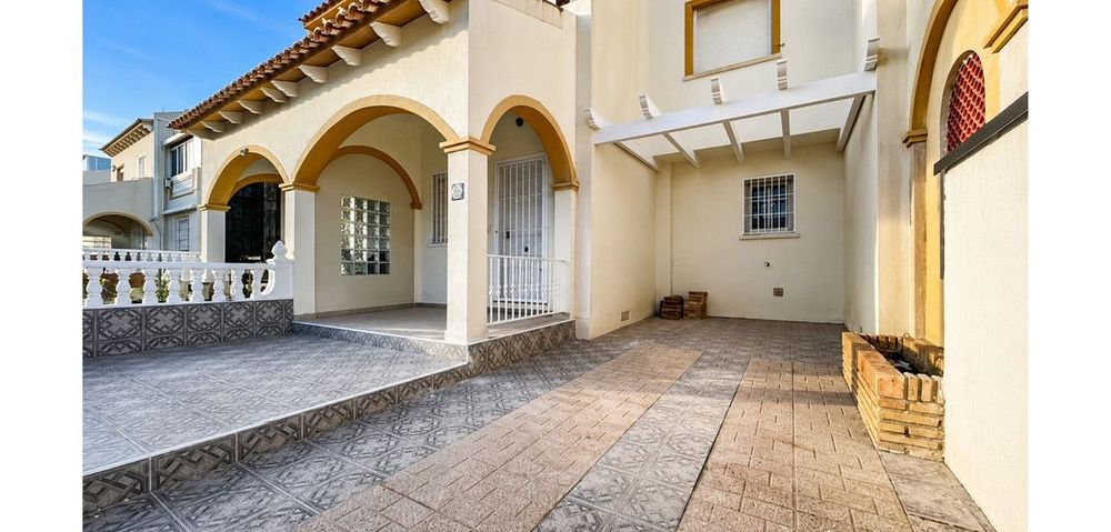 House | Resale in Playa Flamenca in Playa Flamenca, Costa Blanca - Main property photo