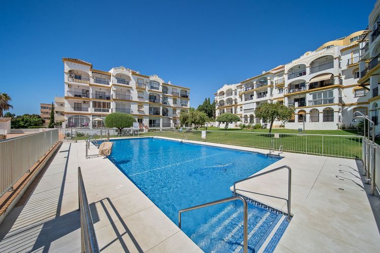 Apartment | Resale in Torremolinos in Torremolinos, Costa del Sol - Photo 2