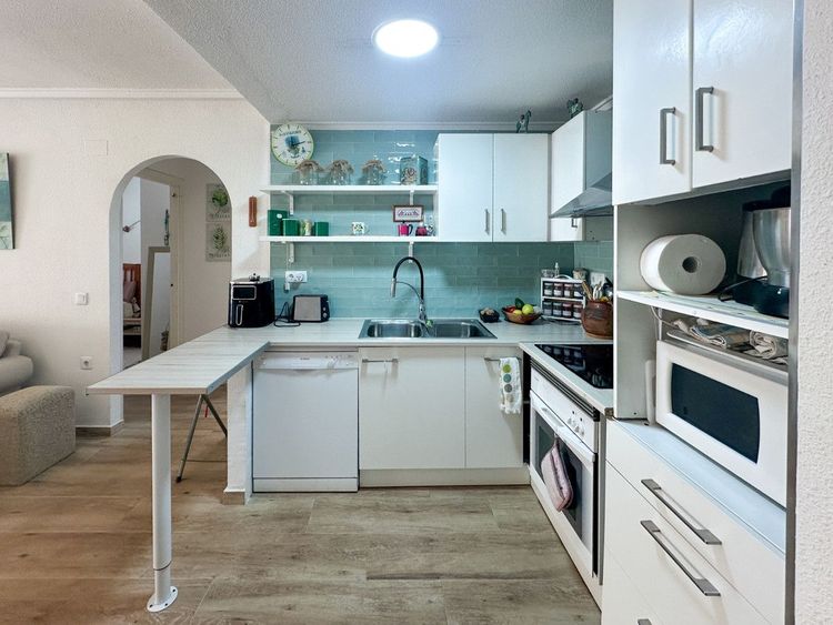 Apartment | Resale in Torrevieja in Torrevieja, Costa Blanca - Photo 3