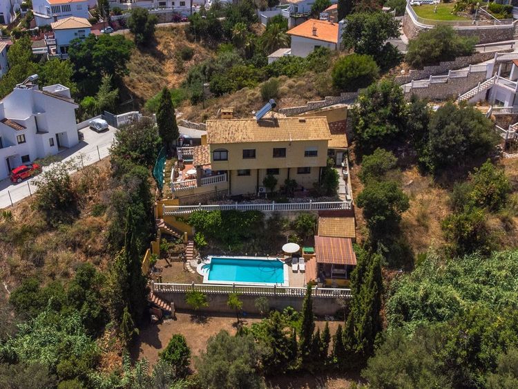 House | Resale in Torreblanca in Torreblanca, Costa del Sol - Photo 2
