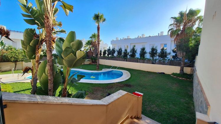 House | Resale in Calahonda in Calahonda, Costa del Sol - Photo 3