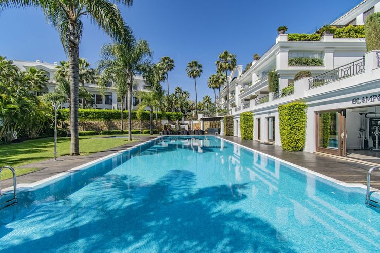 Apartment | Resale in Estepona in Estepona, Costa del Sol - Photo 2