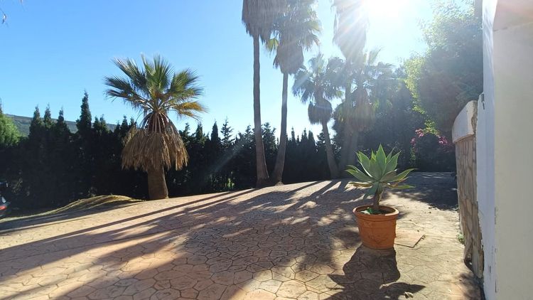 House | Resale in San Roque in San Roque, Costa del Sol - Photo 3