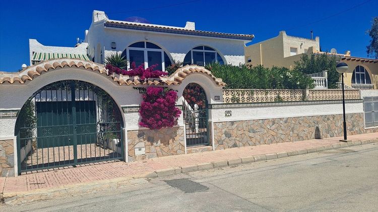 House | Resale in Blue Lagoon in Costa Blanca - Photo 2