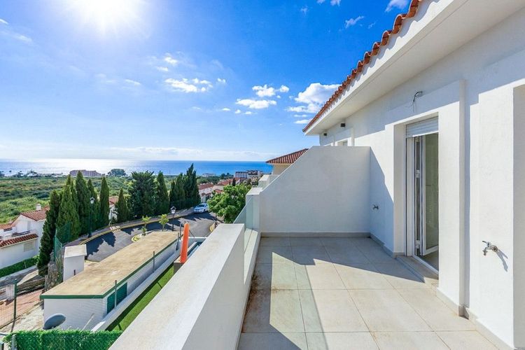 House | Resale in Manilva in Manilva Others, Costa del Sol - Photo 4