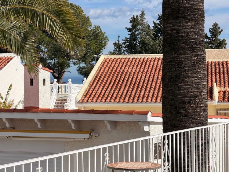 House | Resale in La Nucia in La Nucia, Costa Blanca - Photo 2