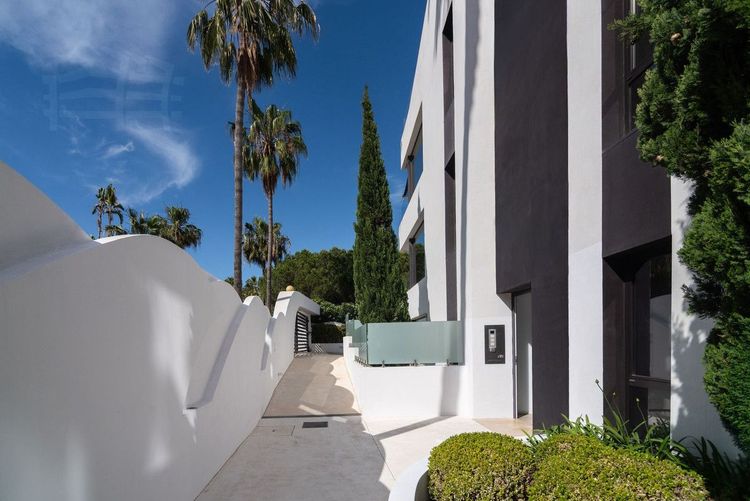 Penthouse | Resale in Carib Playa in Carib Playa, Marbesa, Costa del Sol - Photo 2