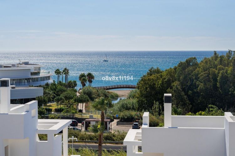 Penthouse | Resale in Estepona - Development photo 1