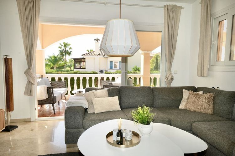 House | Resale in La Capellania in La Capellania, Costa del Sol - Photo 3