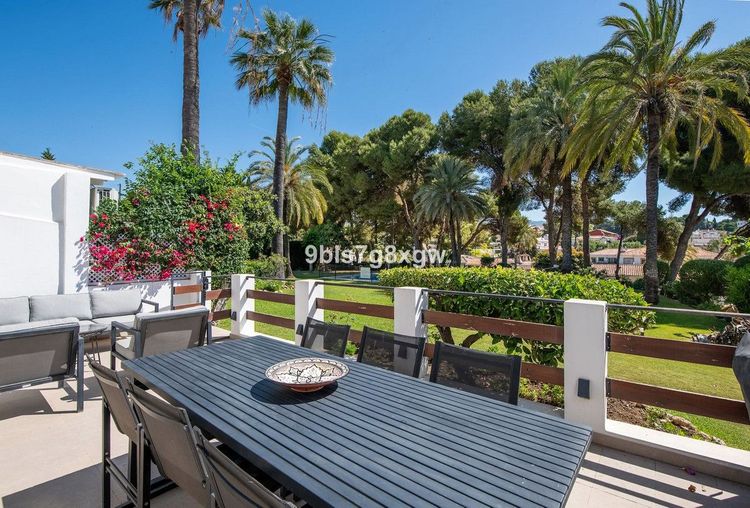 Apartment | Resale in Nueva Andalucía in Nueva Andalucía Others, Costa del Sol - Photo 4