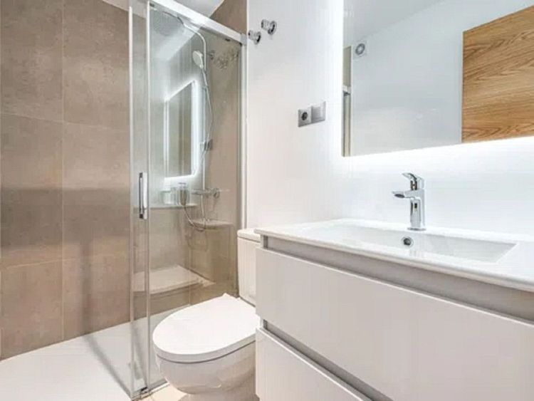 House | Resale in Los Boliches in Los Boliches, Costa del Sol - Photo 5