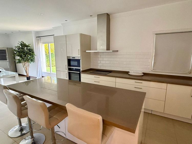 House | Resale in Sotogrande Costa in Sotogrande Costa, Costa del Sol - Photo 4